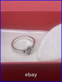 James Avery Retired Mini Daisy Ring James Avery Retired Mini Daisy Ring