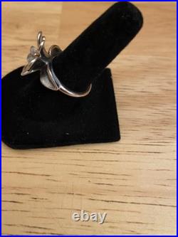 James Avery Retired Silver April Flower with 18kt Gold Center Ring Size 5.5 James Avery Retired Silver April Flower with 18kt Gold Center Ring Size 5.5