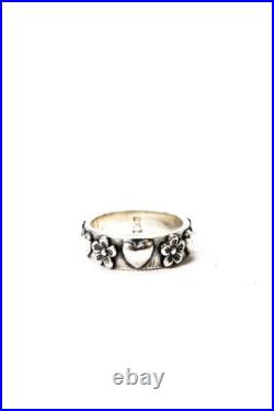 James Avery Womens Sterling Silver Hearts + Flowers Band Size 3.5 3.8g James Avery Womens Sterling Silver Hearts + Flowers Band Size 3.5 3.8g
