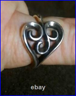 Retired James Avery Scrolled Heart ring Size 7 Timeless Piece. 925