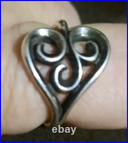 Retired James Avery Scrolled Heart ring Size 7 Timeless Piece. 925